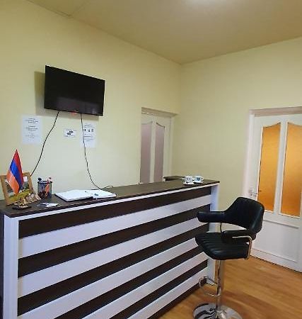 Tempus Hotel-Hostel เยเรวาน ภายนอก รูปภาพ
