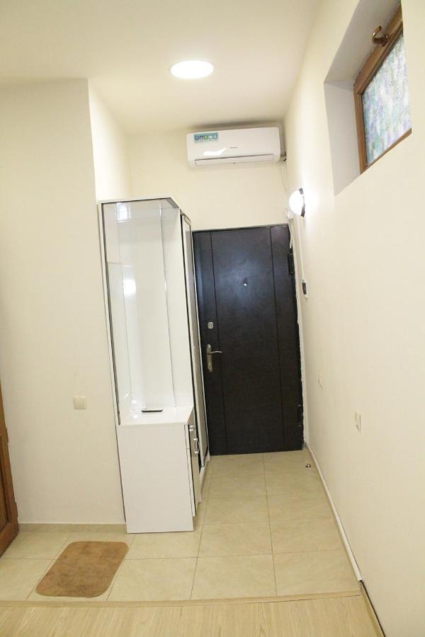 Tempus Hotel-Hostel เยเรวาน ภายนอก รูปภาพ
