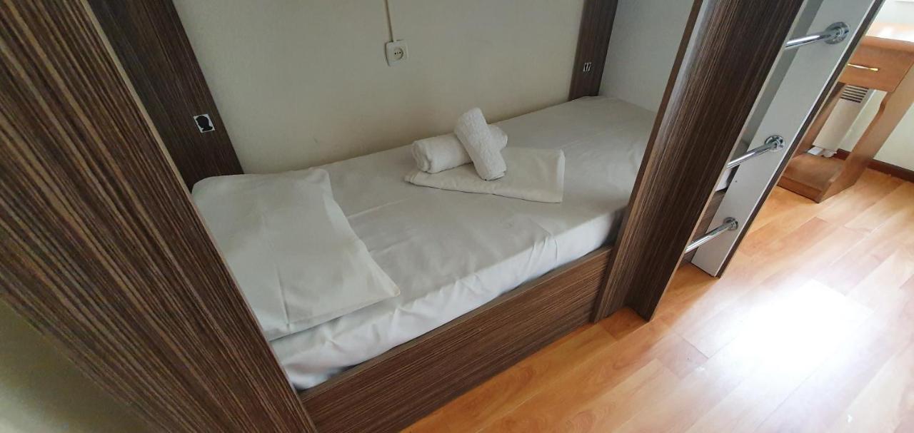 Tempus Hotel-Hostel เยเรวาน ภายนอก รูปภาพ